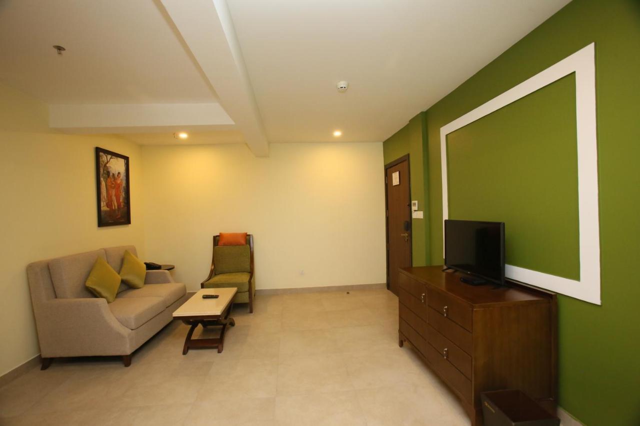 Vivin Luxury Suites Thiruvananthapuram Esterno foto