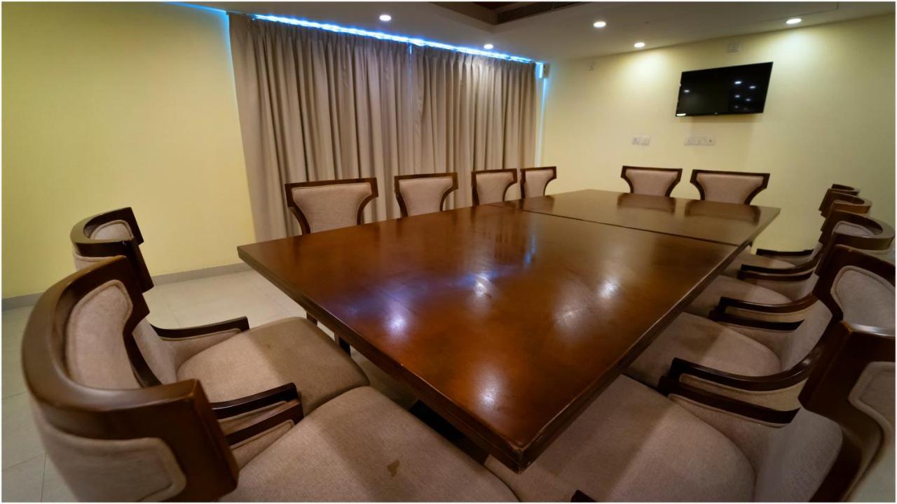 Vivin Luxury Suites Thiruvananthapuram Esterno foto