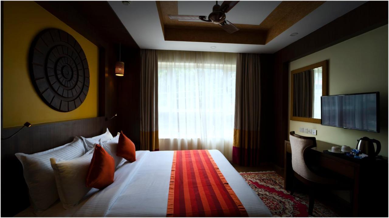 Vivin Luxury Suites Thiruvananthapuram Esterno foto