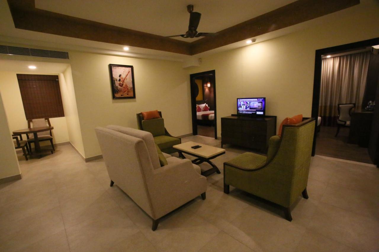 Vivin Luxury Suites Thiruvananthapuram Esterno foto